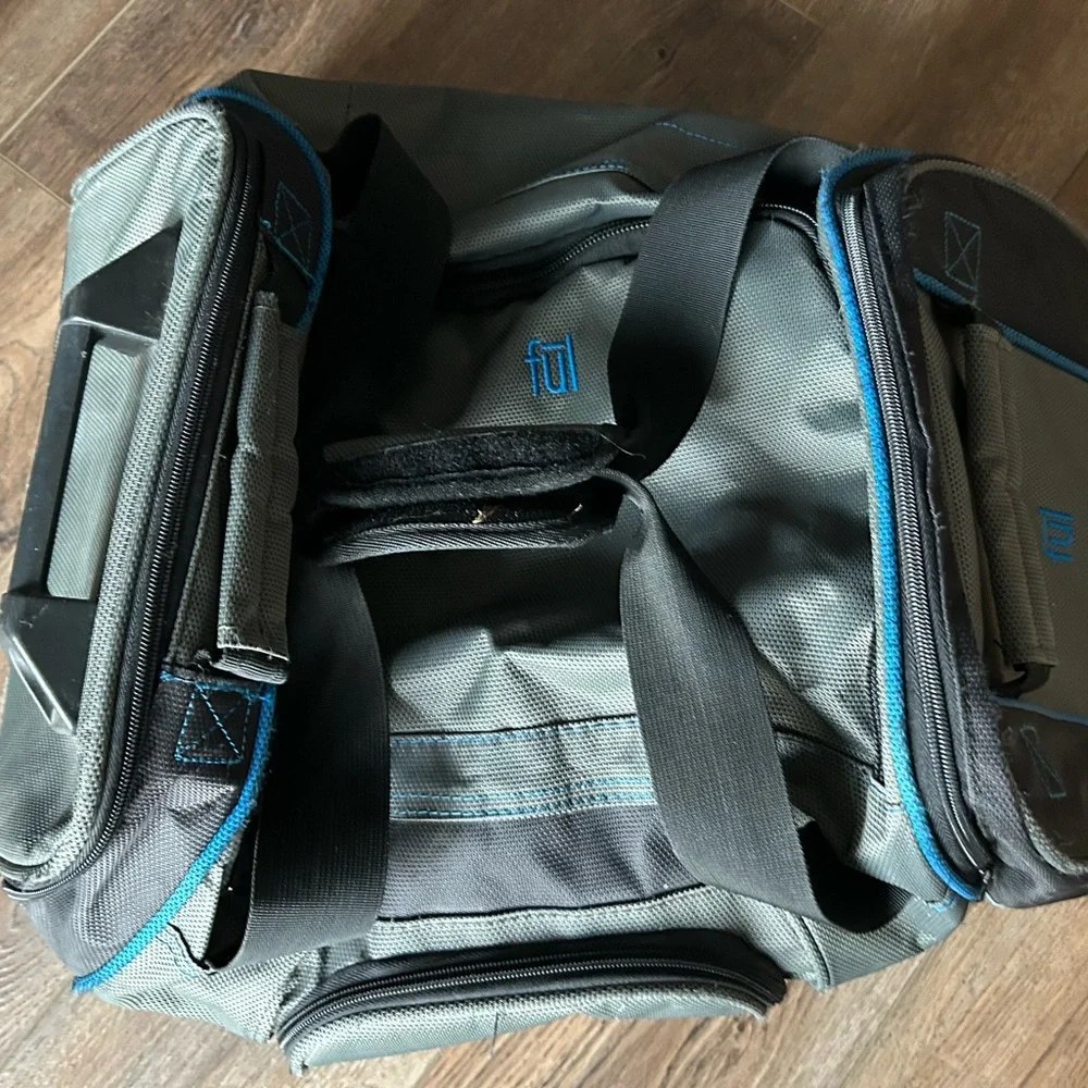 FUL Rolling Duffle/gym bag  22"x12"x12" - Picture 8 of 10